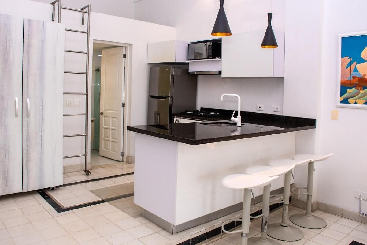 Colonial With Balcony And Pool On Plaza Santo Domingo * Cartagena
