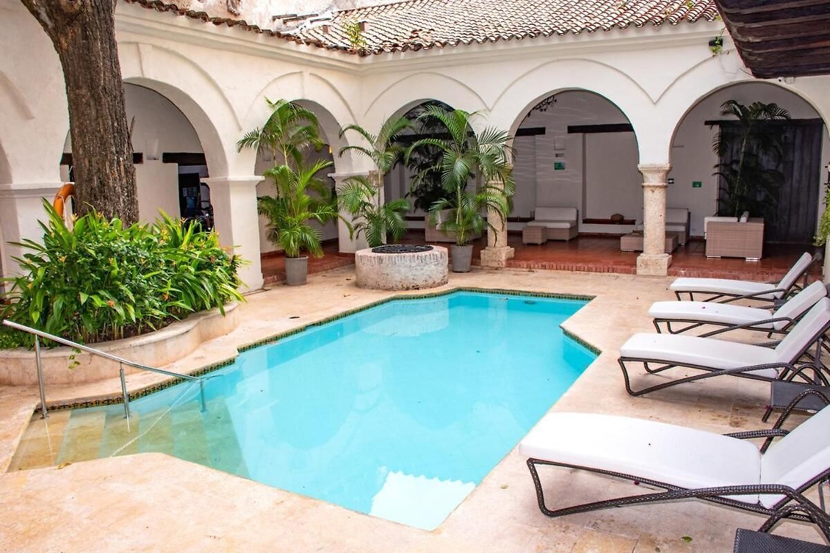 Colonial With Balcony And Pool On Plaza Santo Domingo Apartamento Cartagena