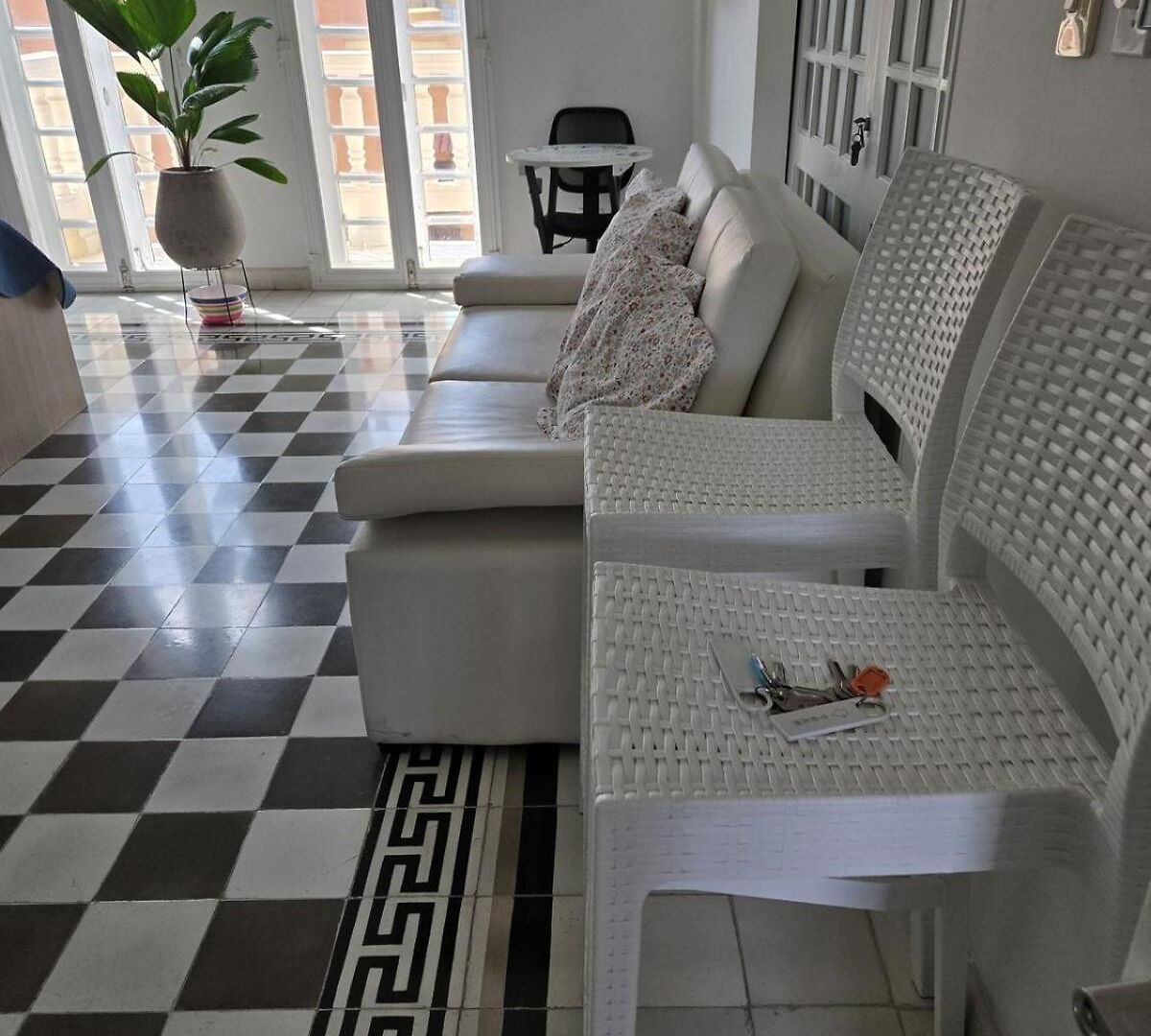 Colonial With Balcony And Pool On Plaza Santo Domingo * Cartagena