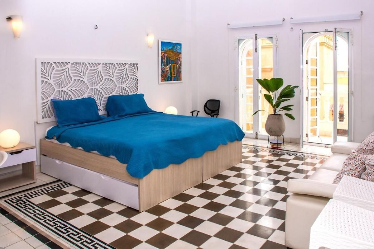 Colonial With Balcony And Pool On Plaza Santo Domingo * Cartagena