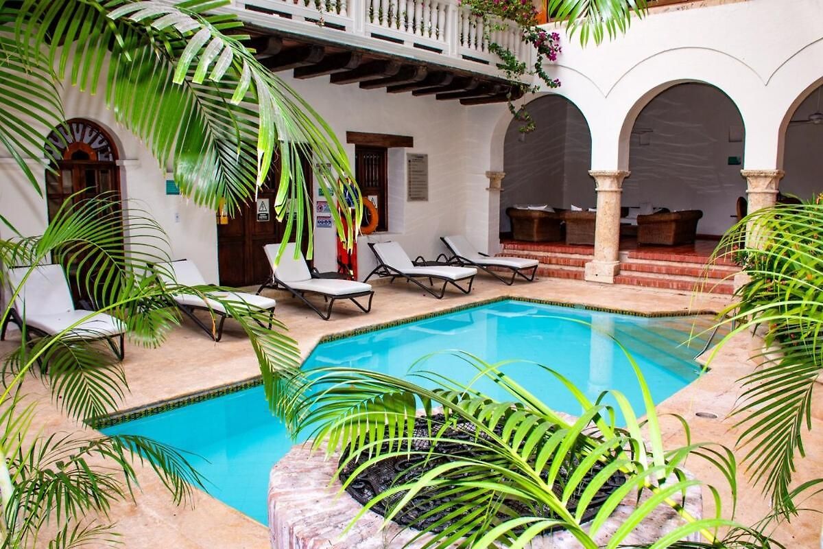 Colonial With Balcony And Pool On Plaza Santo Domingo Apartamento Cartagena