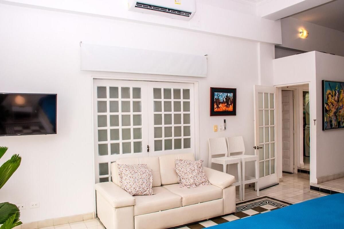 Colonial With Balcony And Pool On Plaza Santo Domingo Apartamento Cartagena