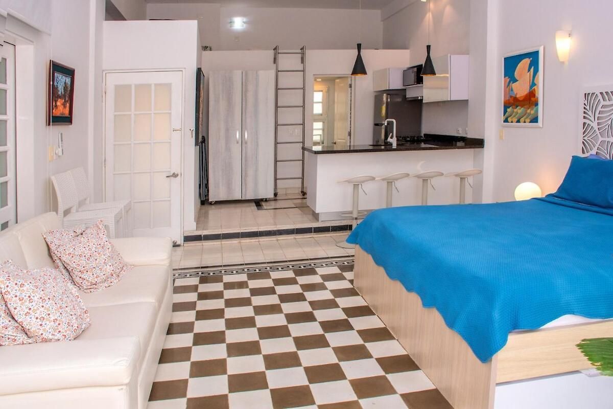 Apartamento Colonial With Balcony And Pool On Plaza Santo Domingo Cartagena