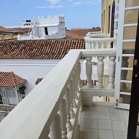 Colonial With Balcony And Pool On Plaza Santo Domingo Apartamento Cartagena