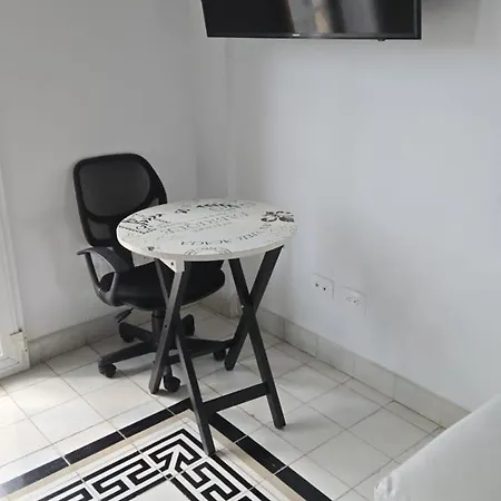 Colonial With Balcony And Pool On Plaza Santo Domingo Cartagena