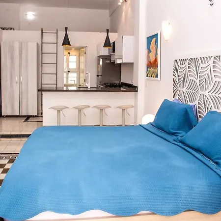 Colonial With Balcony And Pool On Plaza Santo Domingo Cartagena
