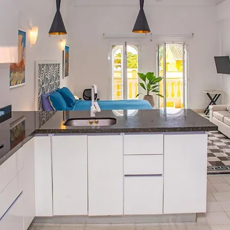 Colonial With Balcony And Pool On Plaza Santo Domingo * Cartagena