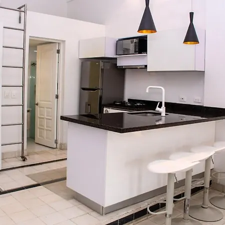Colonial With Balcony And Pool On Plaza Santo Domingo * Cartagena