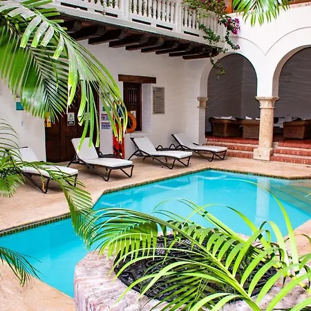 Colonial With Balcony And Pool On Plaza Santo Domingo Apartamento Cartagena