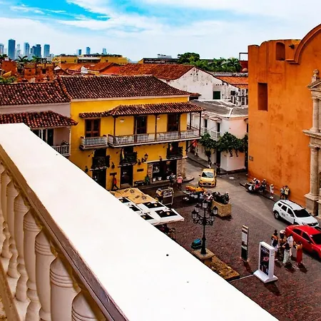 Colonial With Balcony And Pool On Plaza Santo Domingo * Cartagena