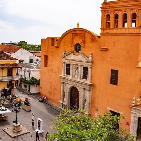 Colonial With Balcony And Pool On Plaza Santo Domingo * Cartagena