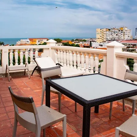 Colonial With Balcony And Pool On Plaza Santo Domingo