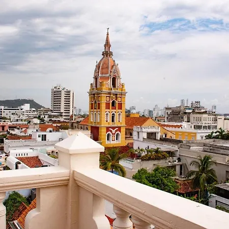 Apartamento Colonial With Balcony And Pool On Plaza Santo Domingo