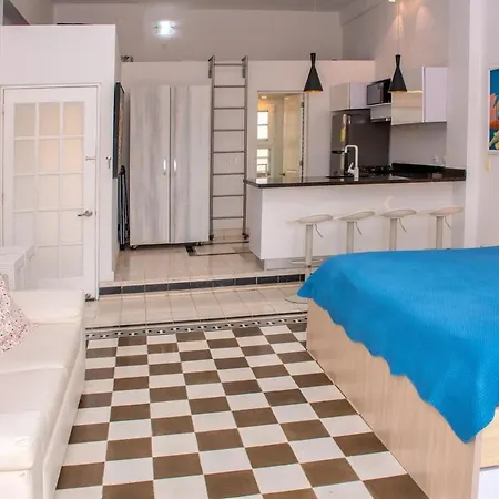Apartamento Colonial With Balcony And Pool On Plaza Santo Domingo Cartagena